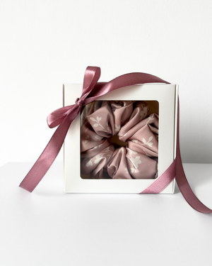 Mini Box Scrunchie - Kwiaty na różowym tle