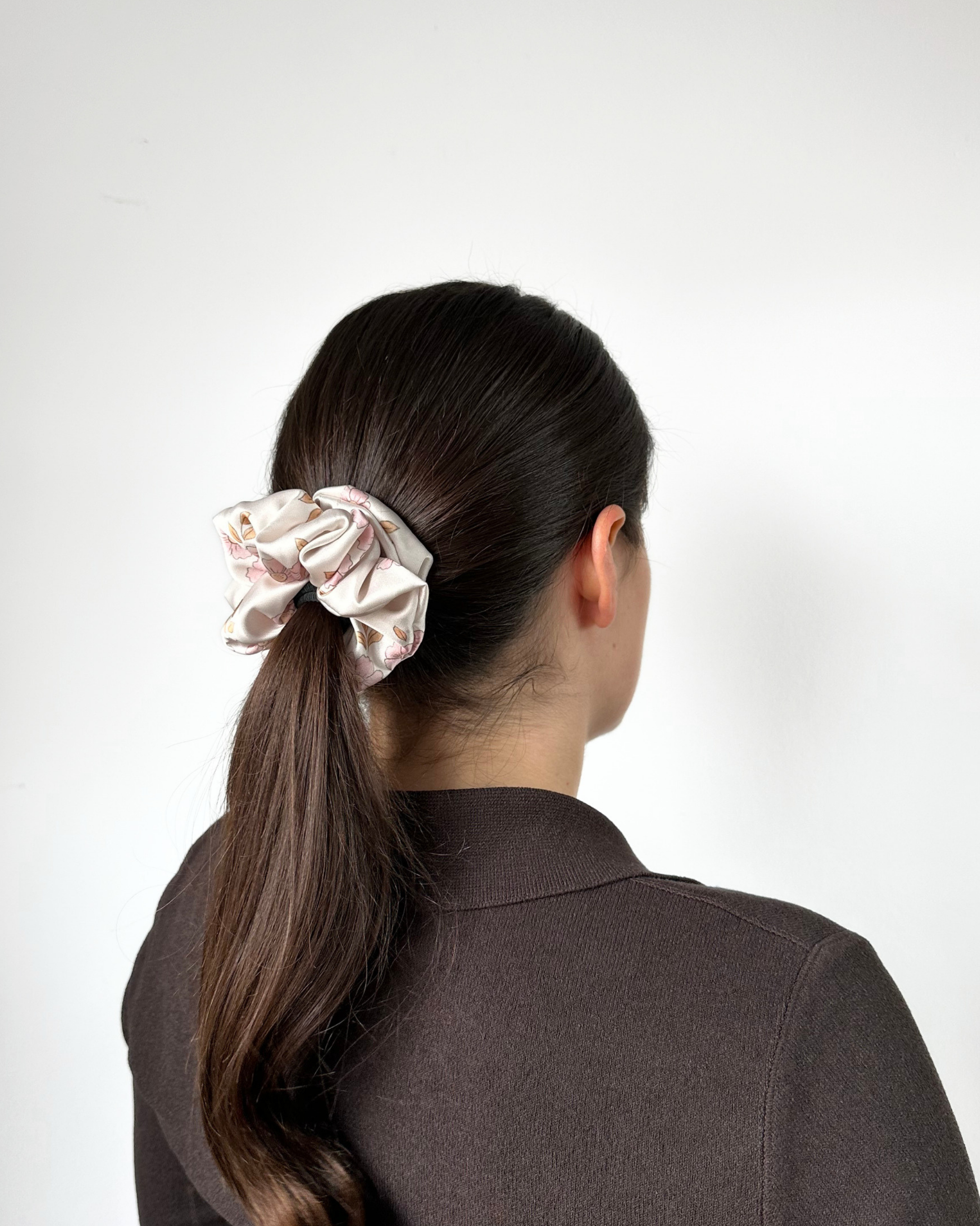 Średnia gumka do włosów - Satynowa DAISY CREAM
