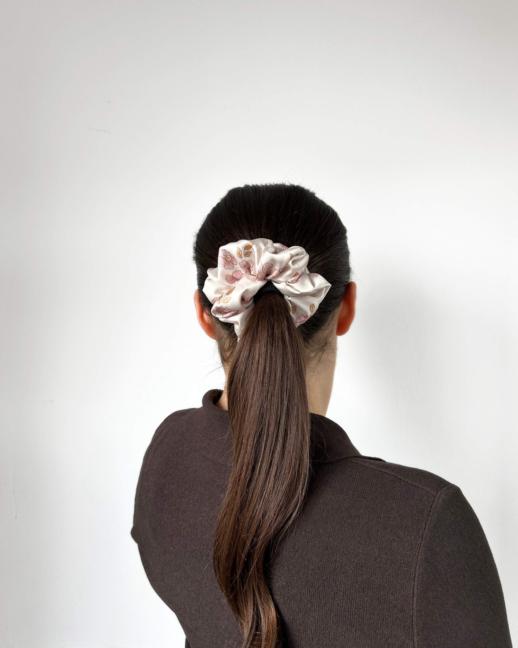 Średnia gumka do włosów - Satynowa DAISY CREAM